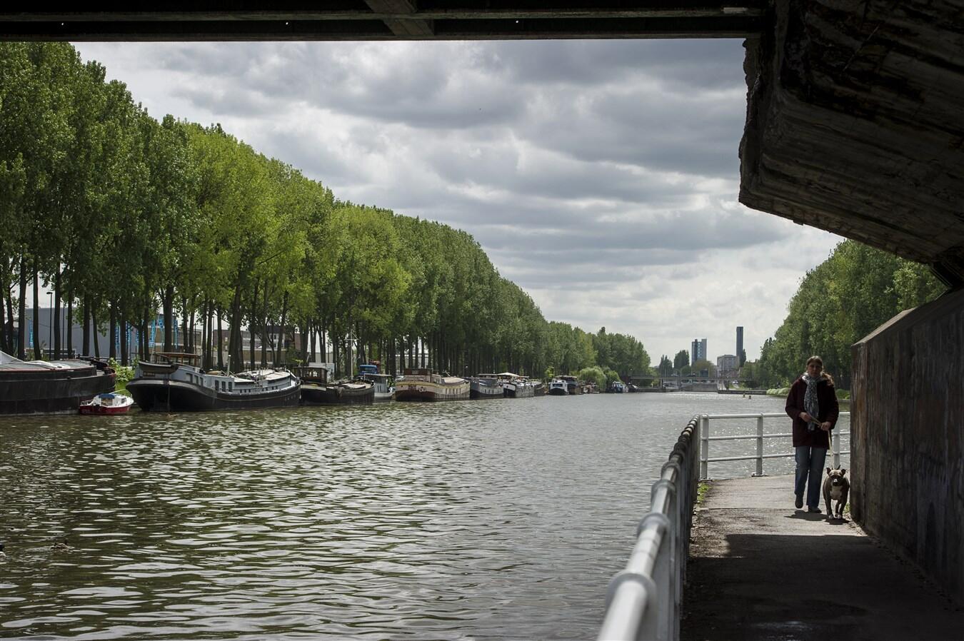 Zuidelijk deel van het kanaal in Anderlecht.